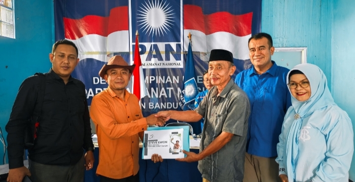 Steve Ewon Kembali Daftarkan Diri Bacalon Bupati Bandung Barat yang Dibuka Partai Amanat Nasional