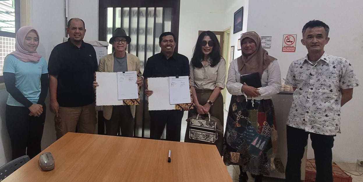 Foto bersama: Perhutani Bersama PT Hegar Asih Nusantara Teken PKS Wisata Jungle Milk