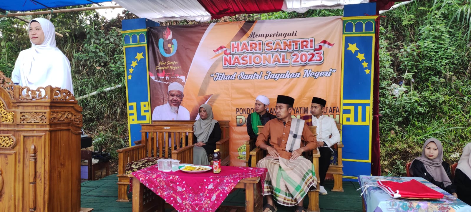 Akang Ewon saat menghadiri upacara Hari Santri Nasional di Pondok Pesantren Darul Innayah, Minggu 22 Oktober 2023