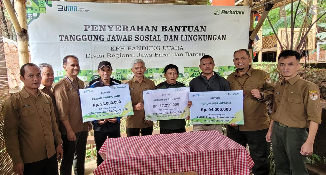 Perhutani Berikan Bantuan TJSL 134 Juta untuk LMDH dan KTS Di Lembang