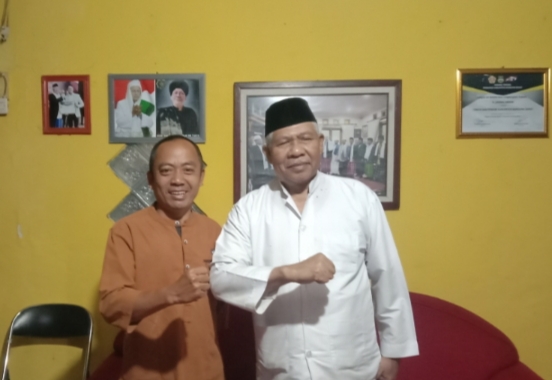 Steve Ewon saat bersilaturahmi di kediaman tokoh pendiri Bandung Barat H. Zaenal Abidin, Rabu 20 Maret 2024.