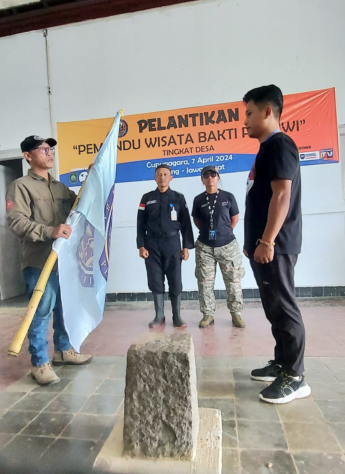 Asosiasi Pemandu Wisata Bakti Pertiwi Lantik Pengurus Tingkat Desa di Desa Wisata Cupunagara Subang