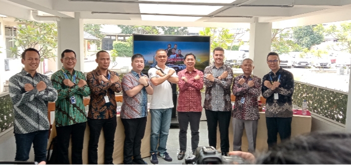 Segenap pimpinan PT MMKSI usai konferensi pers dalam ajang GIIAS Bandung 2024, Rabu 25/09/2024.