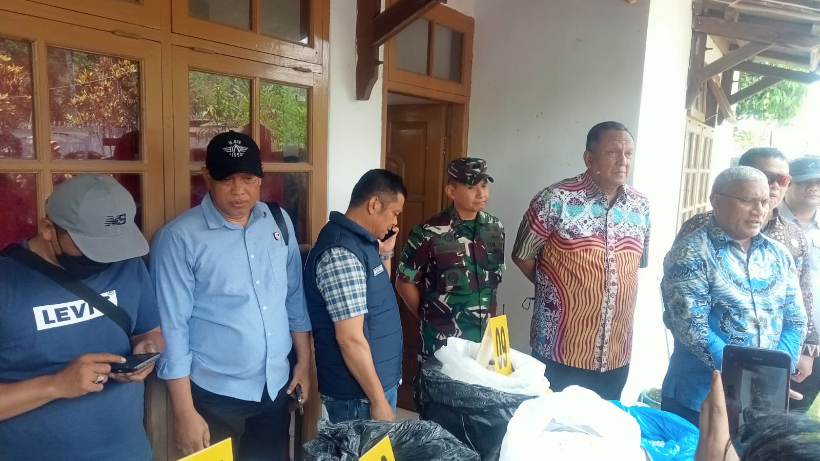 BNN bersama Polres dan Kodim 0610/Smd Gerebek Lokasi Pembuatan Narkoba