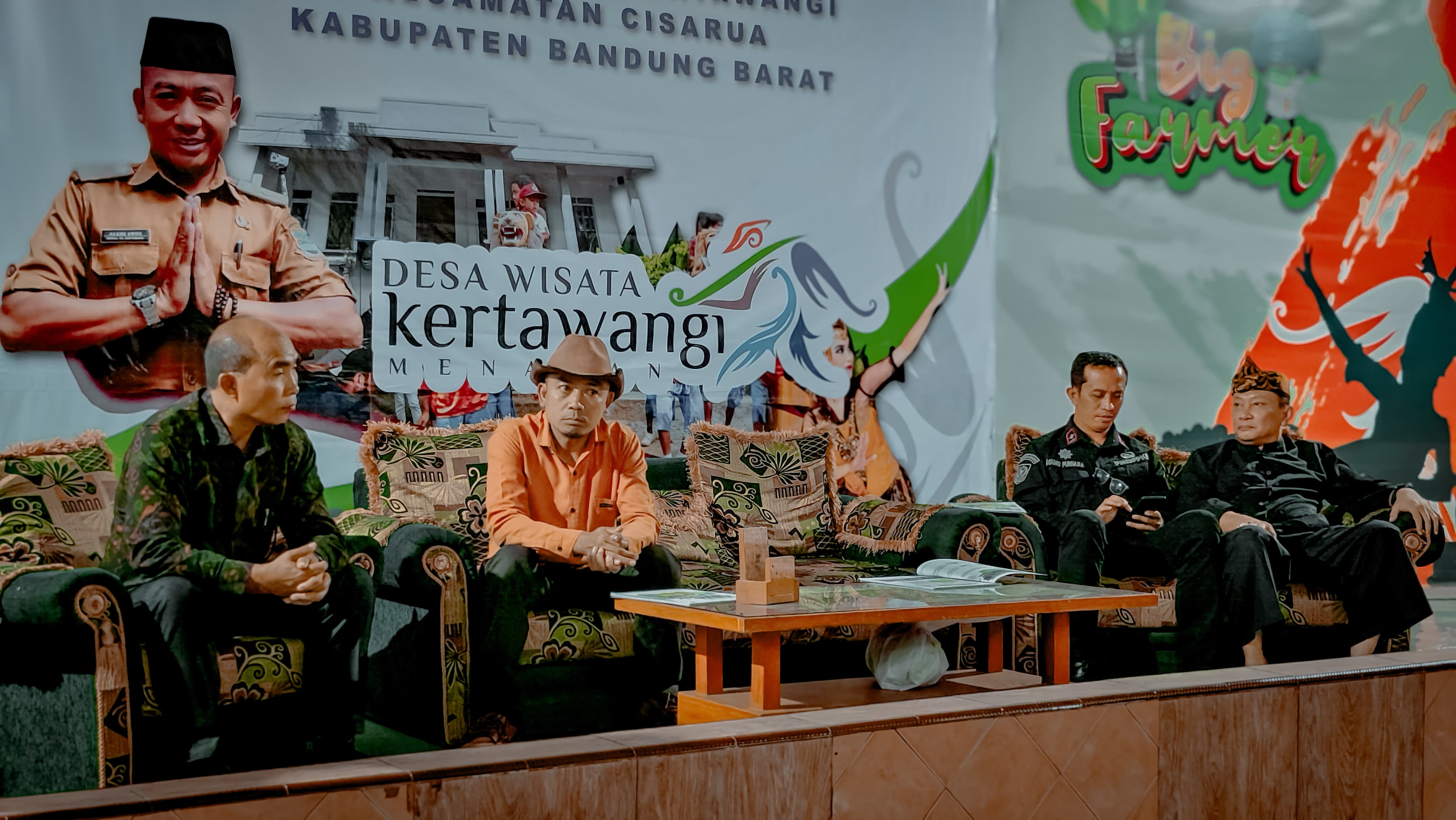 Steve Ewon bersama peserta Studi Komparatif Pemerintah Kabupaten Bangli